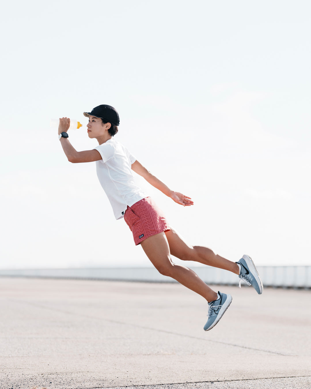 WELLBE Running Bottle Shake Hands